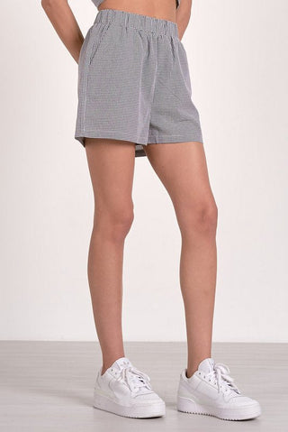 Dari Short