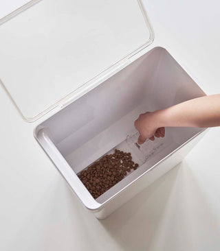 Airtight Pet Food Container - Three Sizes Yamazaki Home