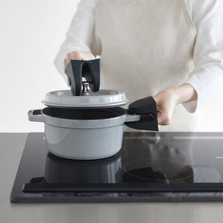 Magnetic Pot Holders - Set of 2 - Silicone - By Baano