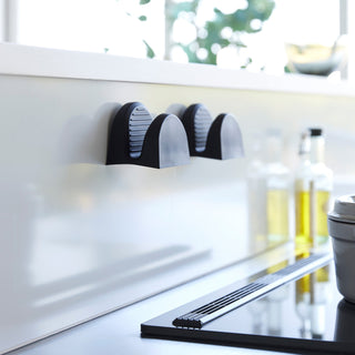 Magnetic Pot Holders - Set of 2 - Silicone - By Baano