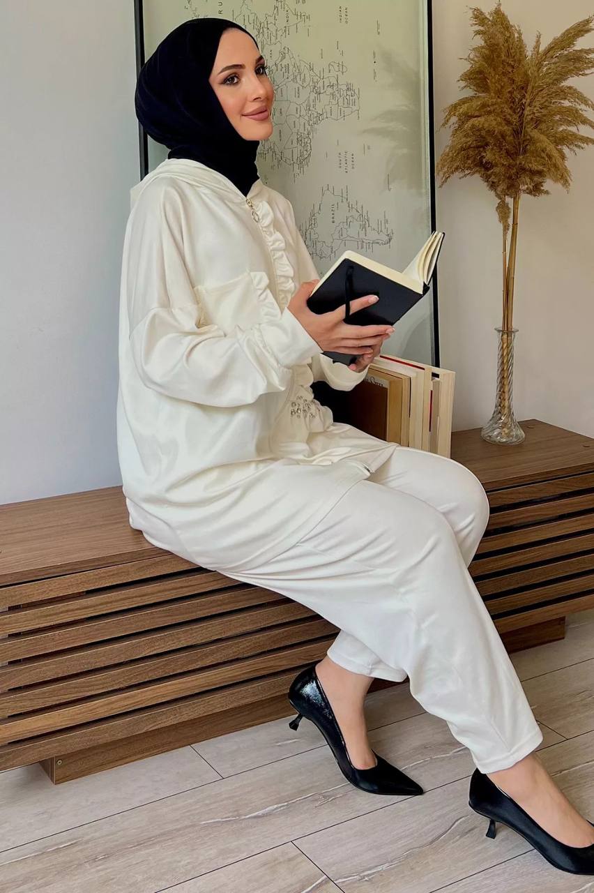 "Exploring the Cultural Significance of Head Scarves and Hijabs: A Historical and Modern Perspective." - Glamourous Grace