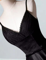 Women's Elegant Black Tulle V-Neck Prom Dress | Pleated Ball Gown Skirt