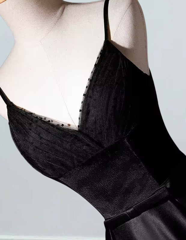 Women's Elegant Black Tulle V-Neck Prom Dress | Pleated Ball Gown Skirt