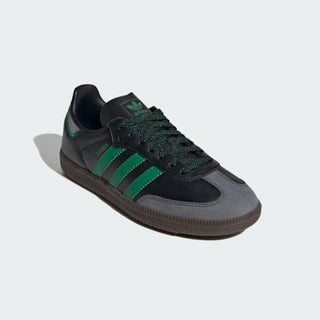Sneakers - By Baano