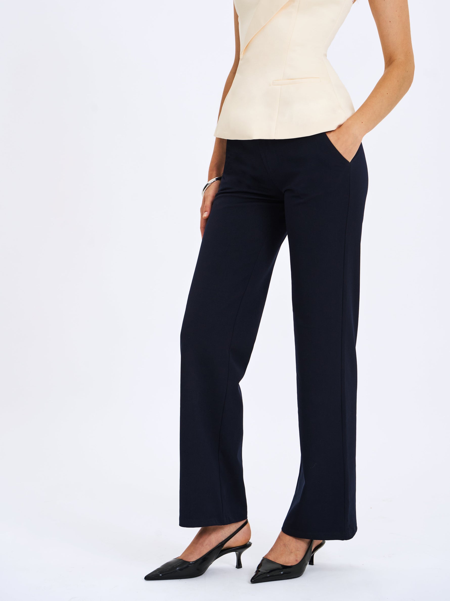 Yanin Navy Low-Rise Straight Leg Pants Miss Circle