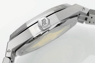 Audemars Piguet Royal Oak 77451ST – Iconic Luxury Sports Watch