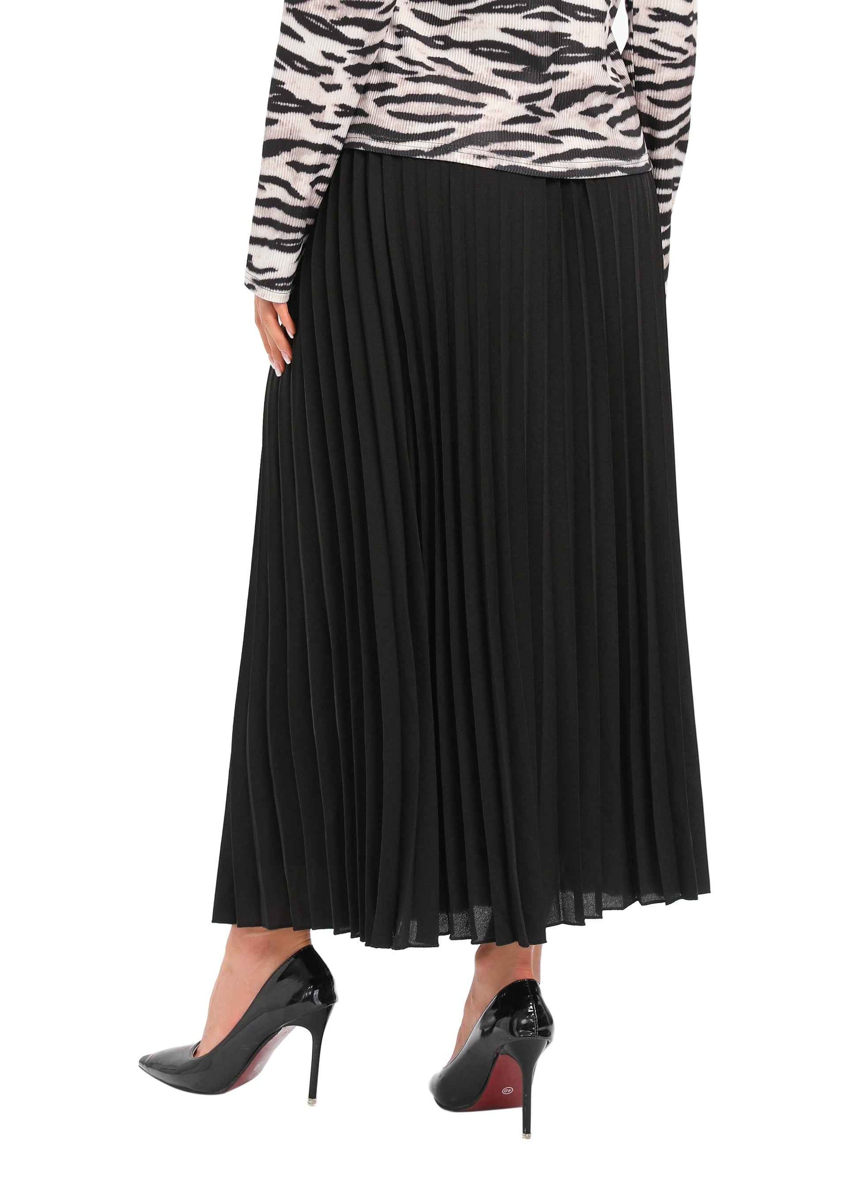 Black Pleated Lightweight Solid Skirt