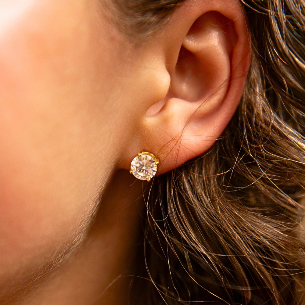 5mm Brilliant Round Cut Studs in Gold - Effortless Elegance