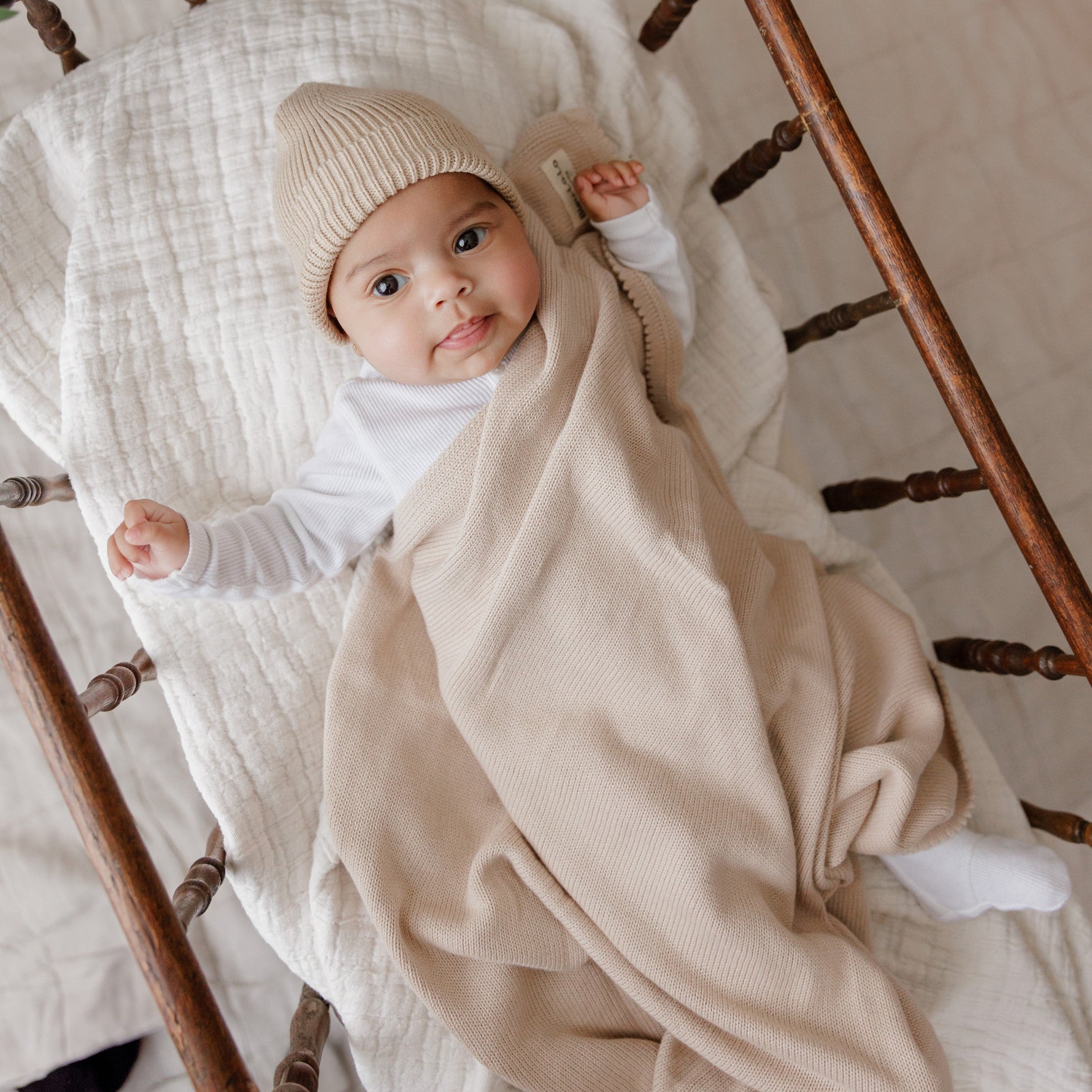 Luxe Collection 100% Organic Cotton Luxury Knit Baby Blanket + Hat Set with Gift Box Bleu La La