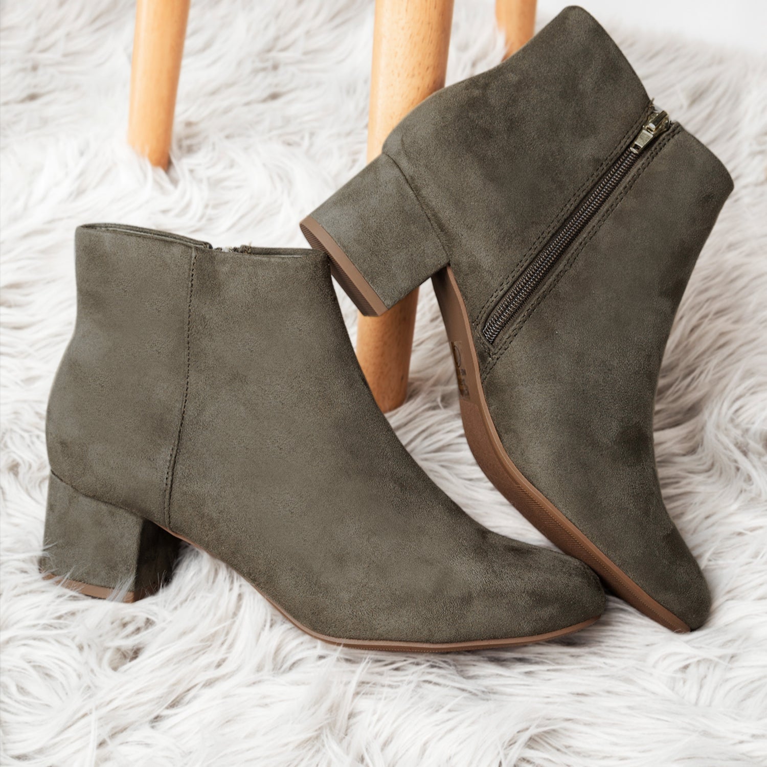 Jody | Olive Suede J.Adams