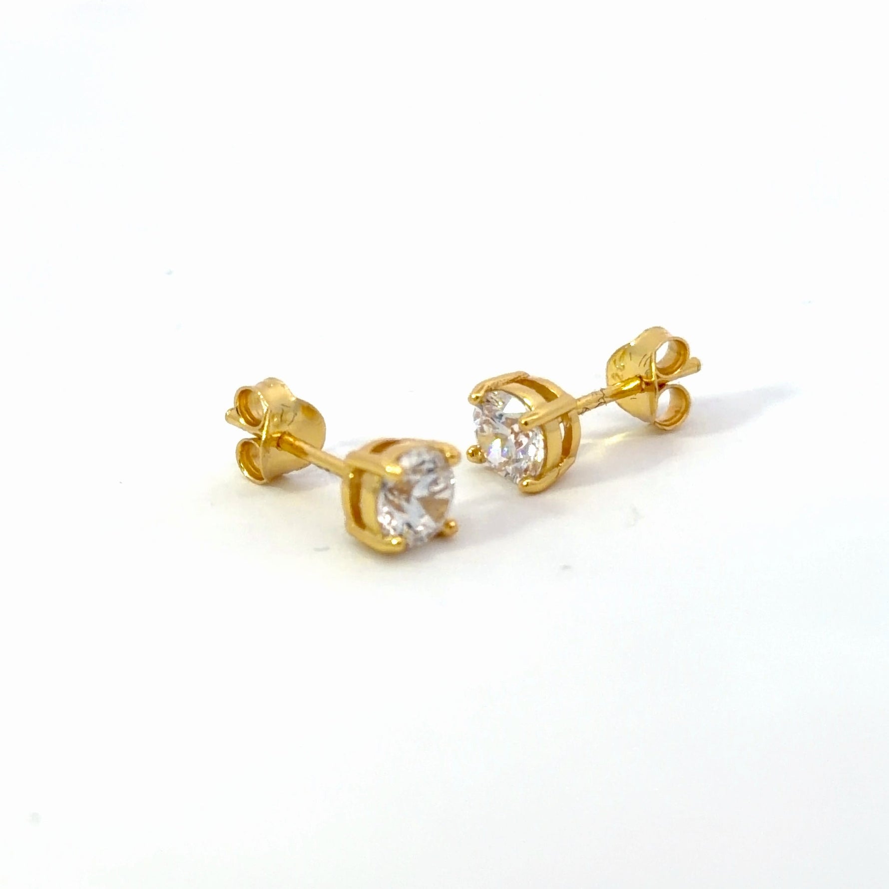 5mm Brilliant Round Cut Studs in Gold - Effortless Elegance