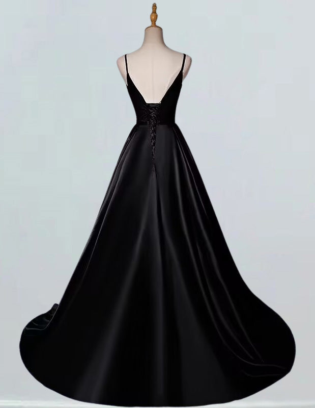 Women's Elegant Black Tulle V-Neck Prom Dress | Pleated Ball Gown Skirt
