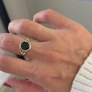 BLACK ONYX KNOT RING