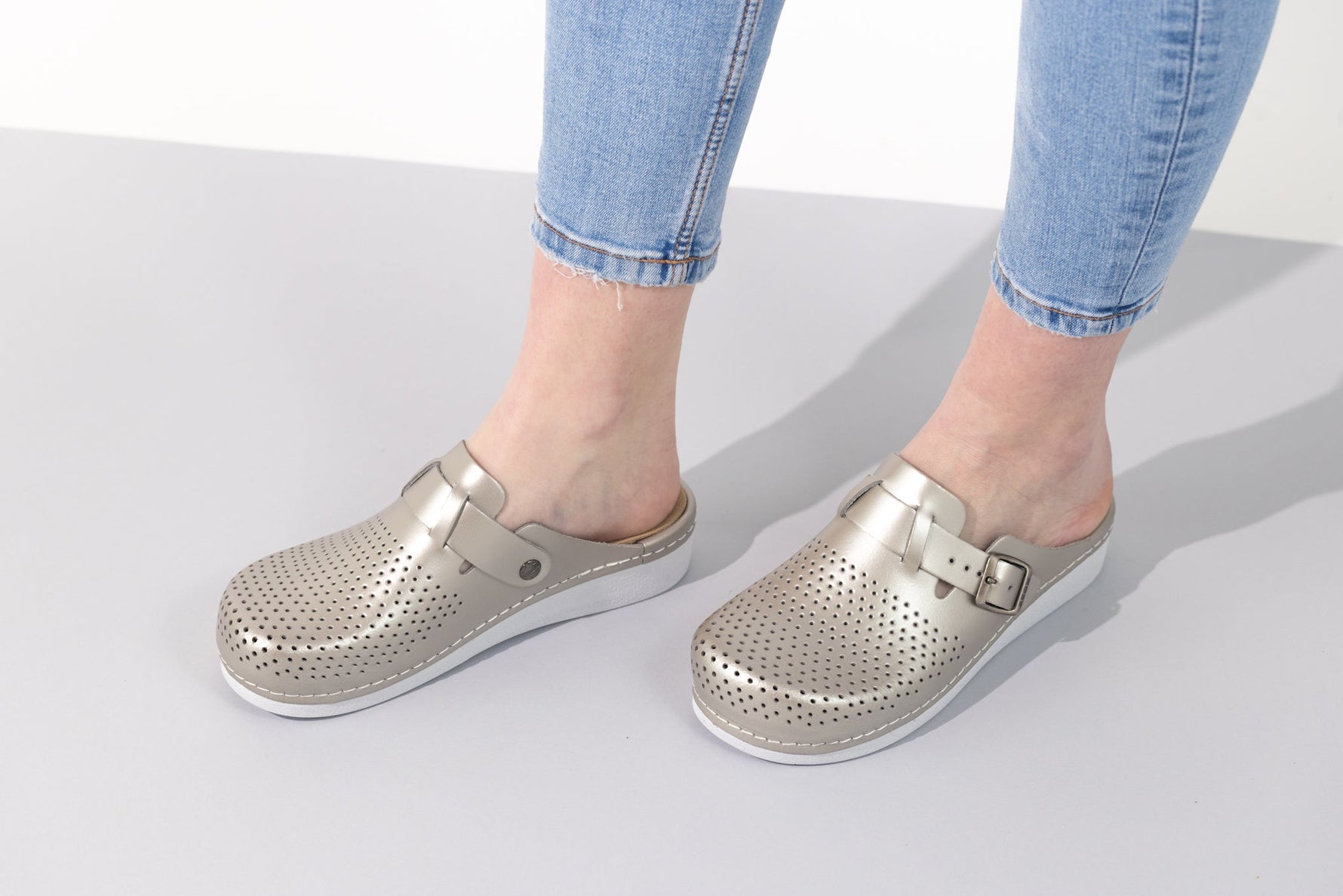 Nora IV by LEON– Women’s Leather Clogs- Adjustable Buckle with Removable Gel-Insole