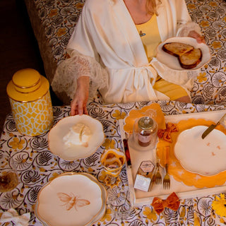 Bumble Homecoming Scalloped Starter Plate - Case of 12 Plates (+3 Bonus Plates)