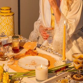 Bumble Homecoming Scalloped Starter Plate - Case of 12 Plates (+3 Bonus Plates)