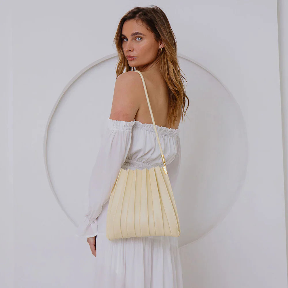 Carrie Medium Shoulder Bag