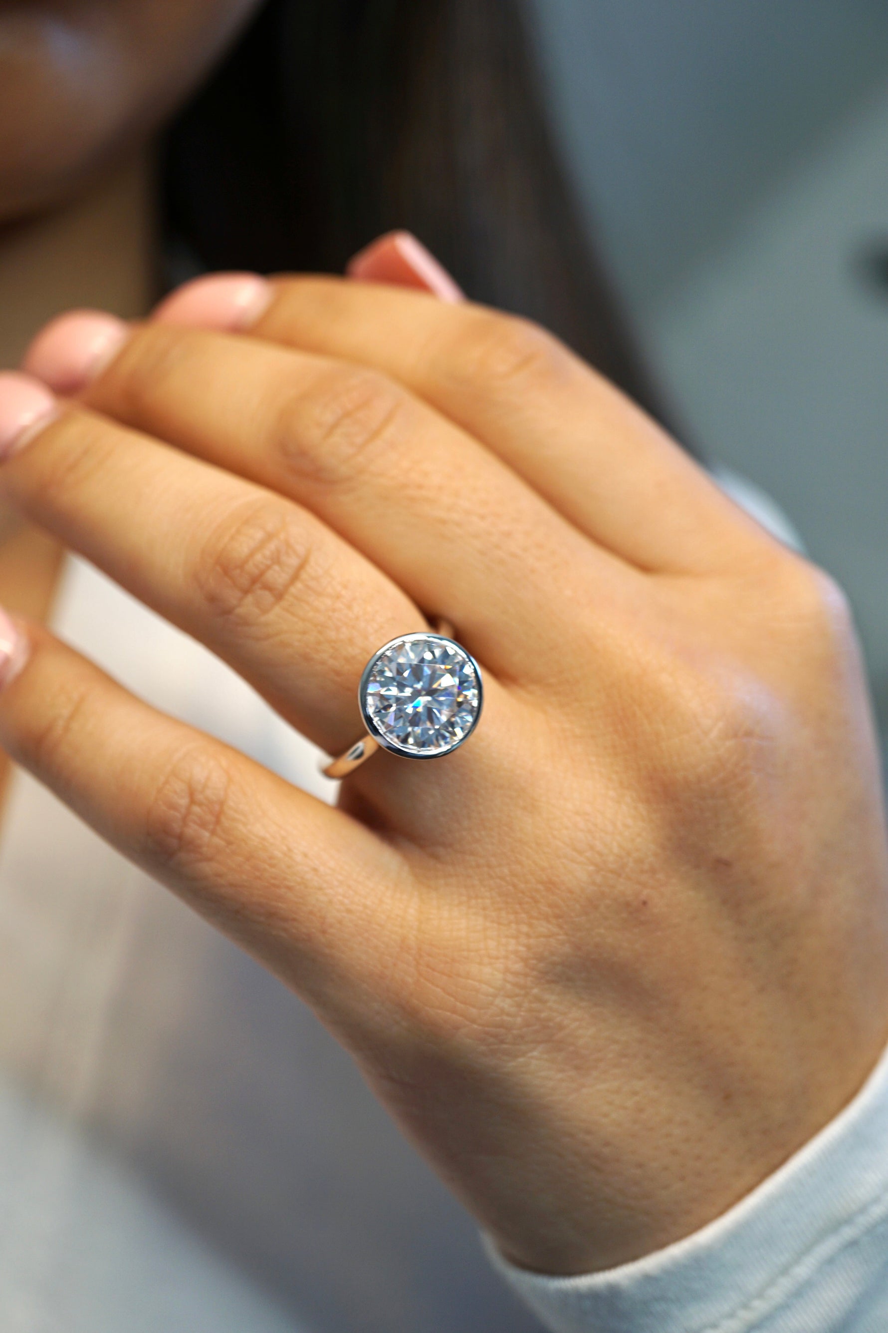 4.5ctw Round Cut Moissanite Bezel Set Solitaire Engagement Ring Ring Deluxe Fine Jewelry