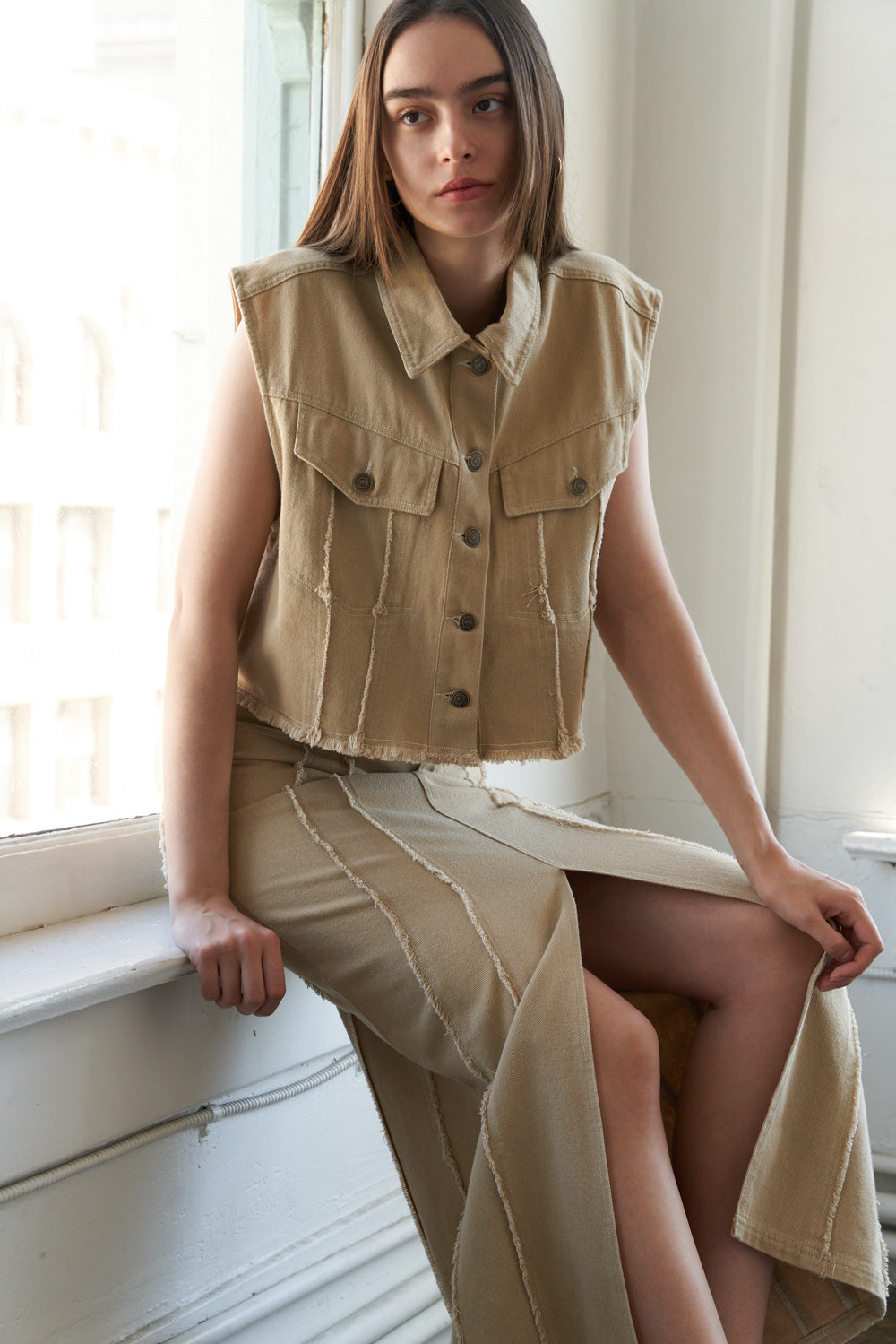 BETWEEN THE PAGES WOVEN TWILL VEST - By Baano