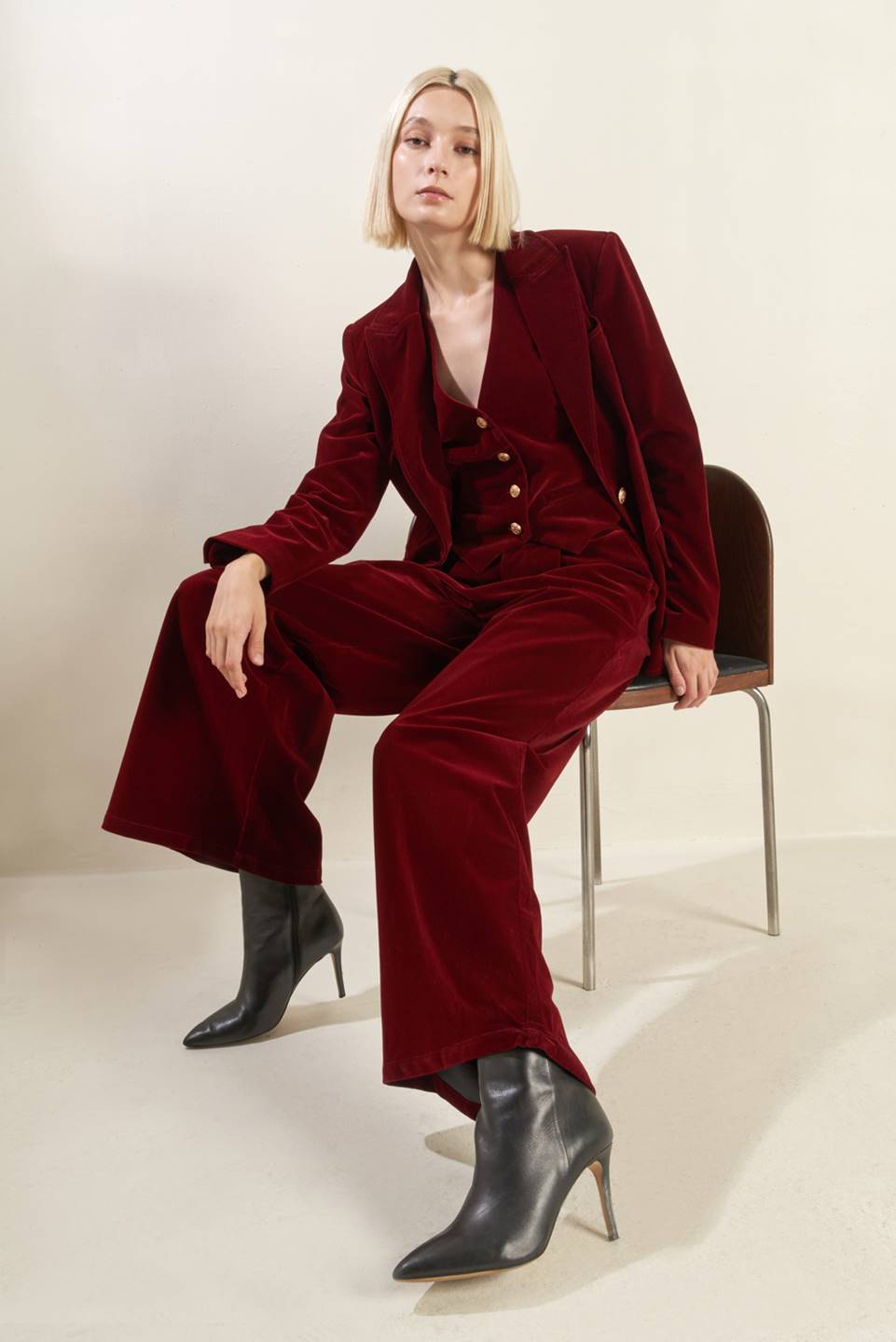 COY CHARM VELVET VEST - By Baano