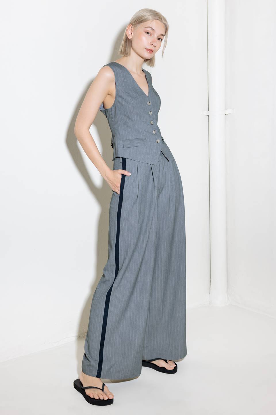 SMILE BRIGHT IN GREY WOVEN VEST - By Baano