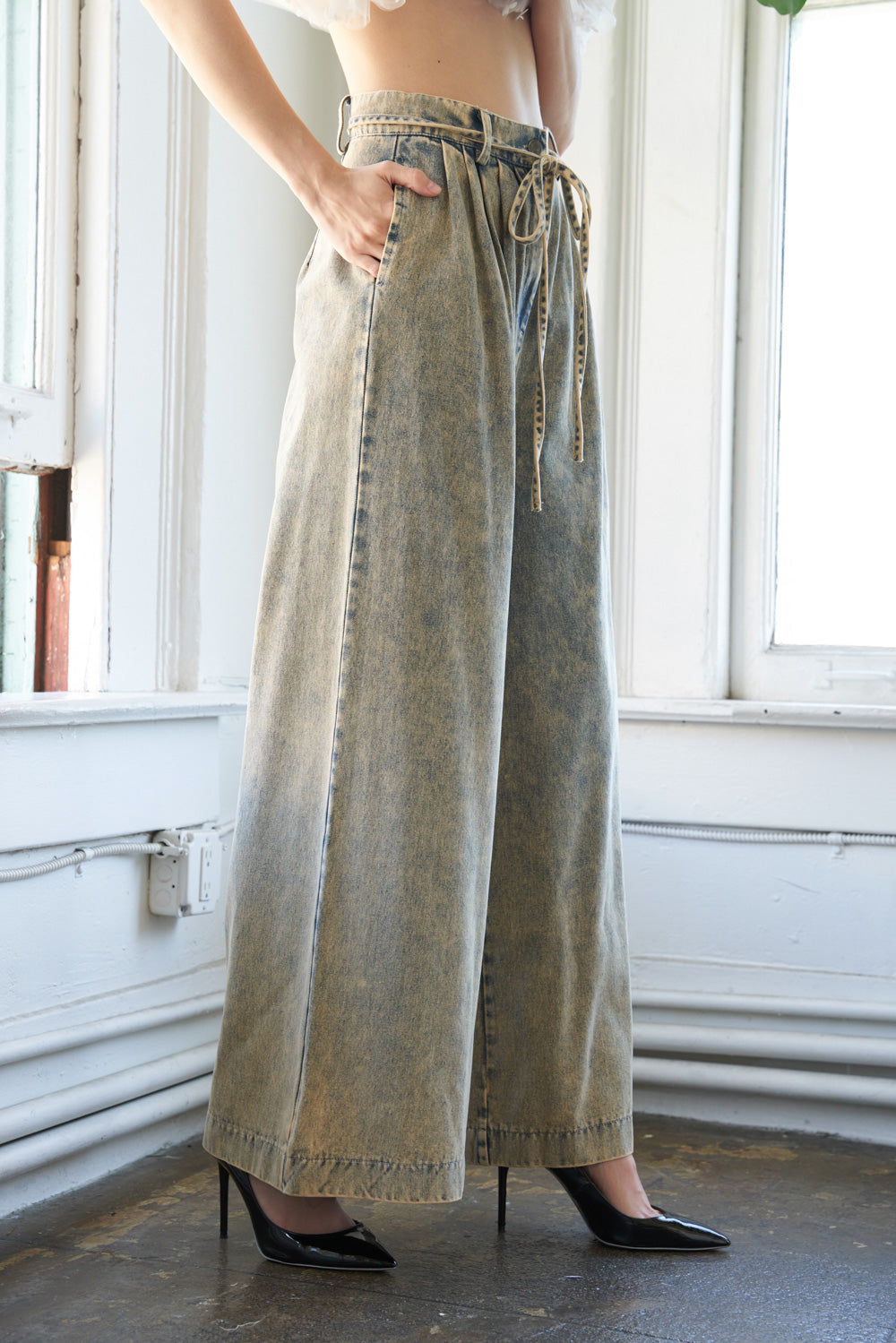 PASSING THOUGH DENIM PANTS - By Baano