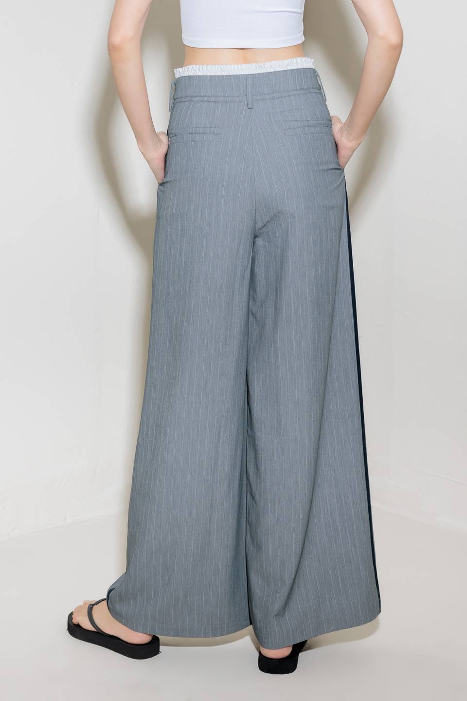 SMILE BRIGHT IN GREY WOVEN PANTS - By Baano