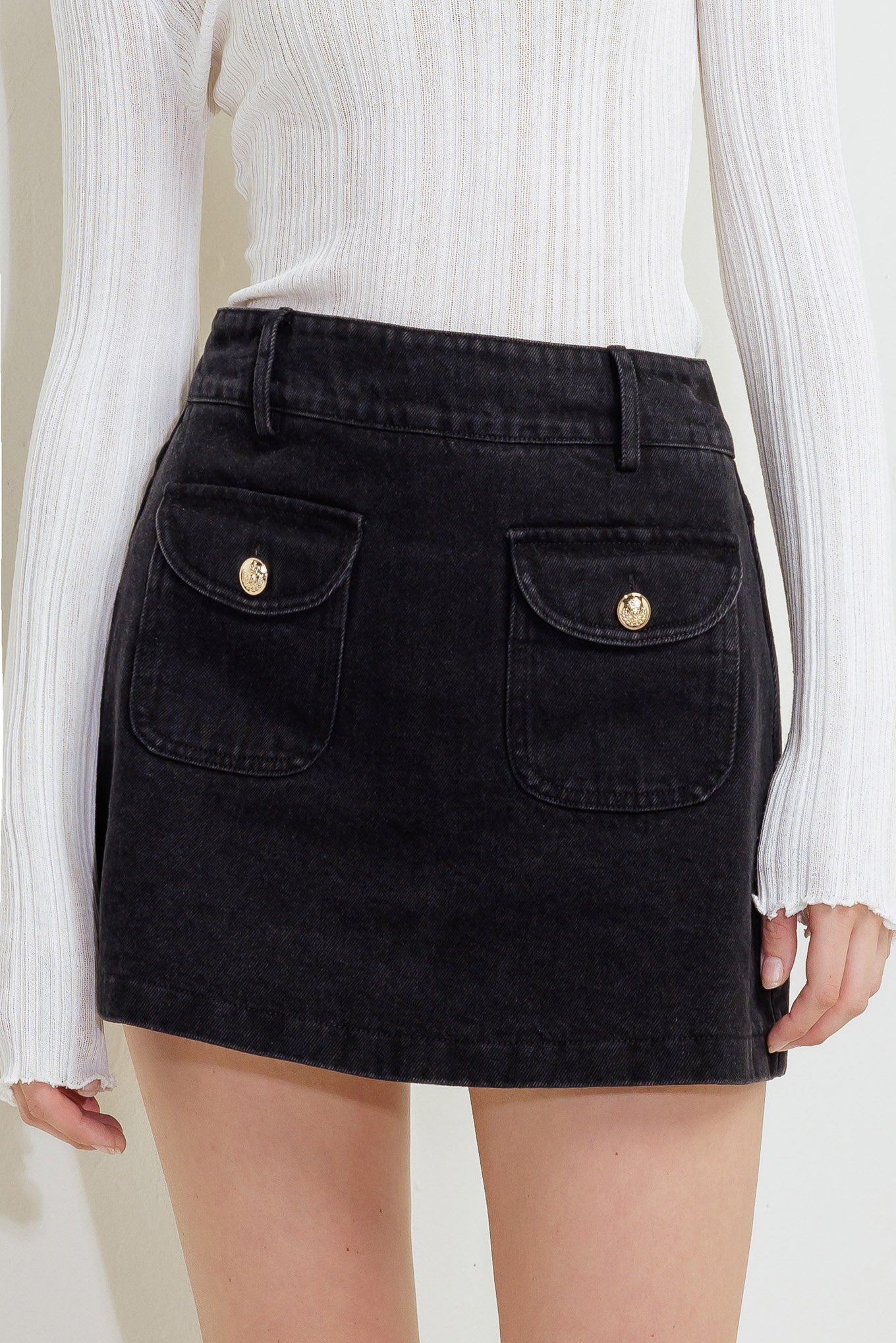 TAILORED FLOW BLACK WOVEN SKORT - By Baano
