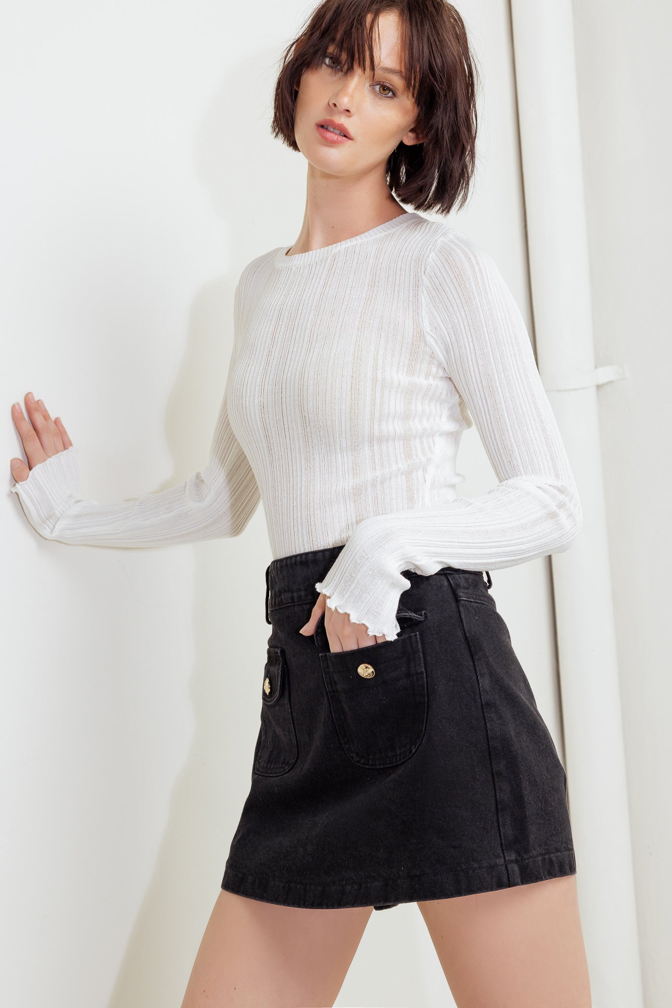 TAILORED FLOW BLACK WOVEN SKORT - By Baano