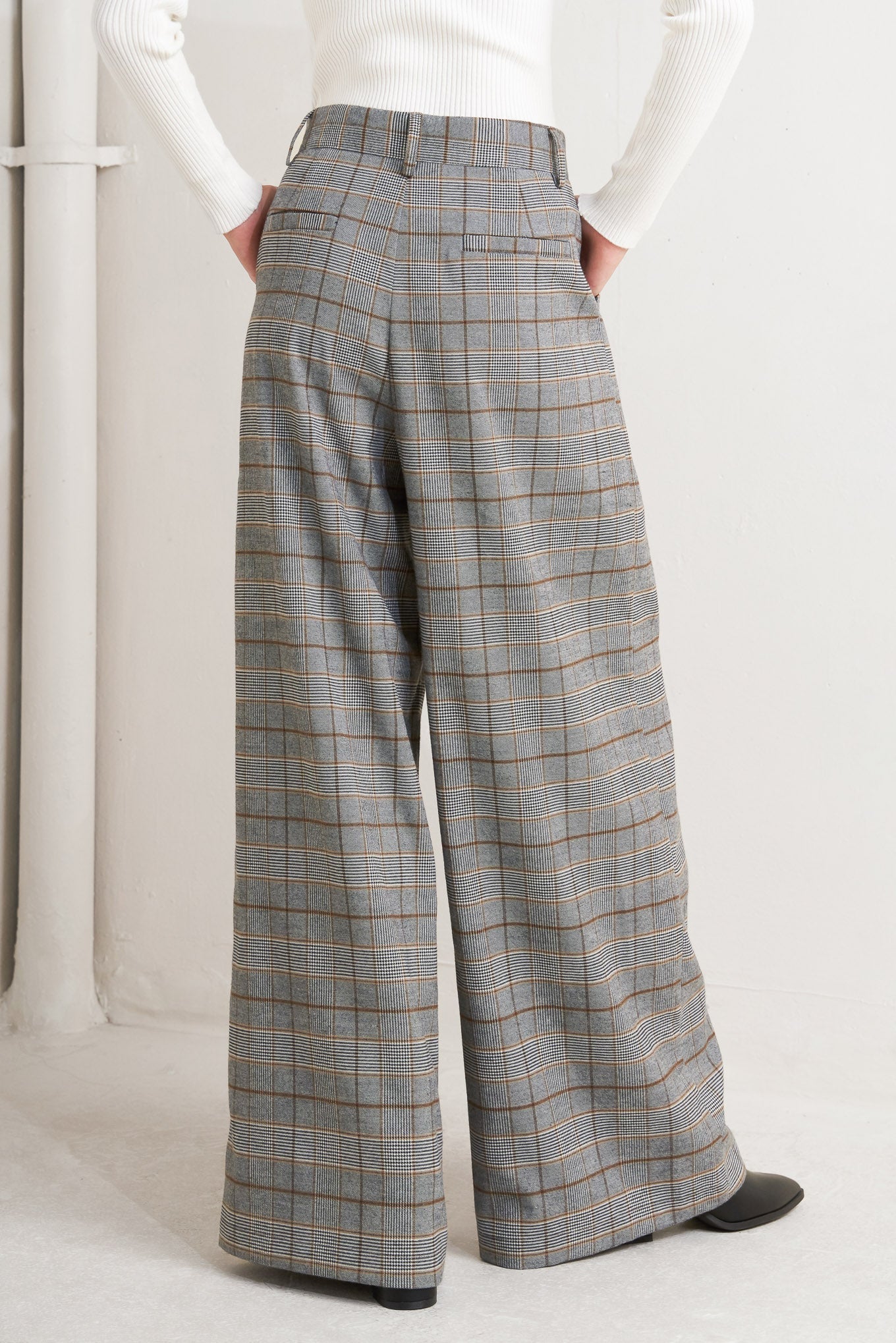 NEW AGE WOVEN PLAID PANTS - By Baano