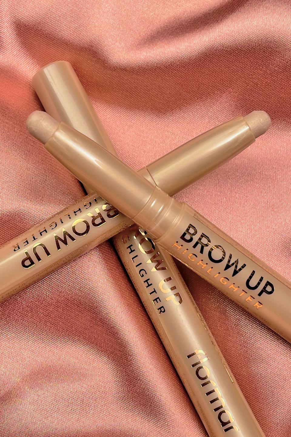Flormar Brow Up Soft Textured & Intense Shimmer Lift Under Eyebrow Highlighter Pencil 1.4g - 000 Gold - By Baano