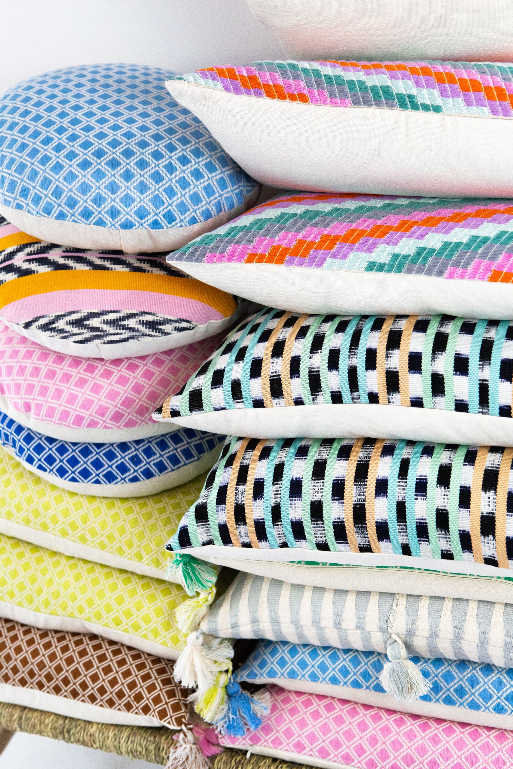 Comalapa Pillow - Bubblegum Pink