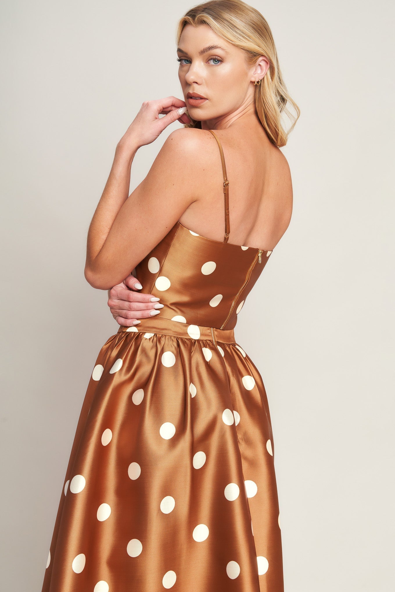 CHIC POLKA FLOW WOVEN TOP