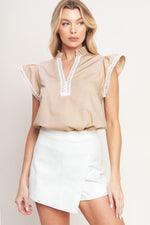 EASY TO ADMIRE WOVEN TOP