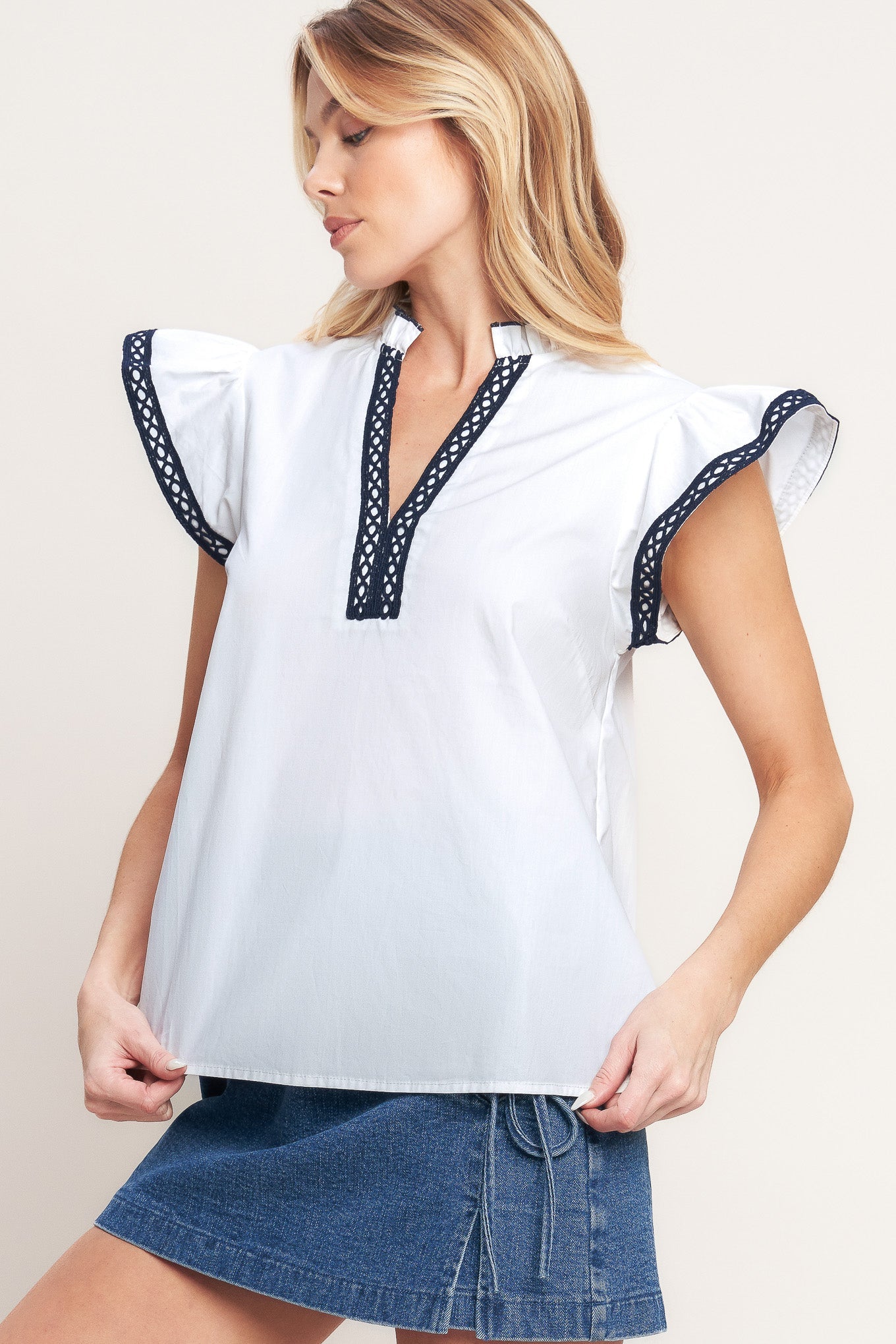 EASY TO ADMIRE WOVEN TOP