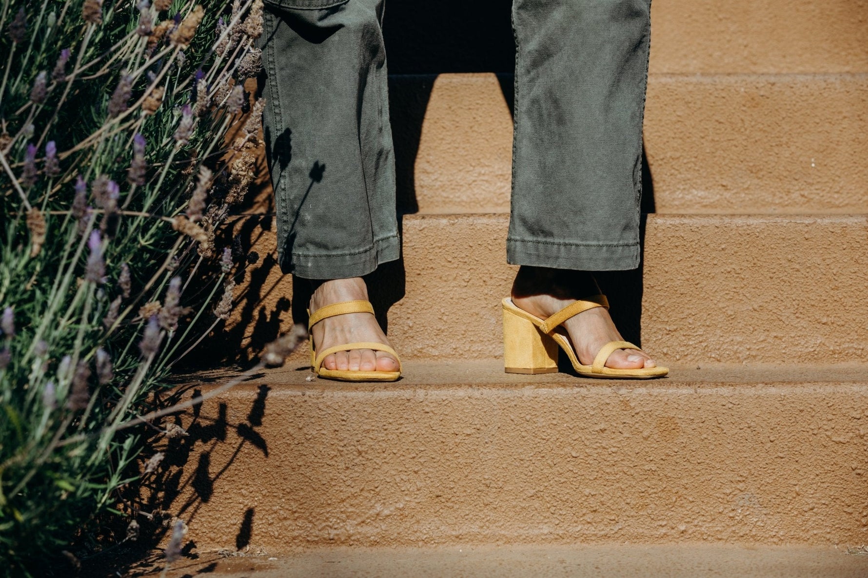 Stormi | Yellow Suede J.Adams