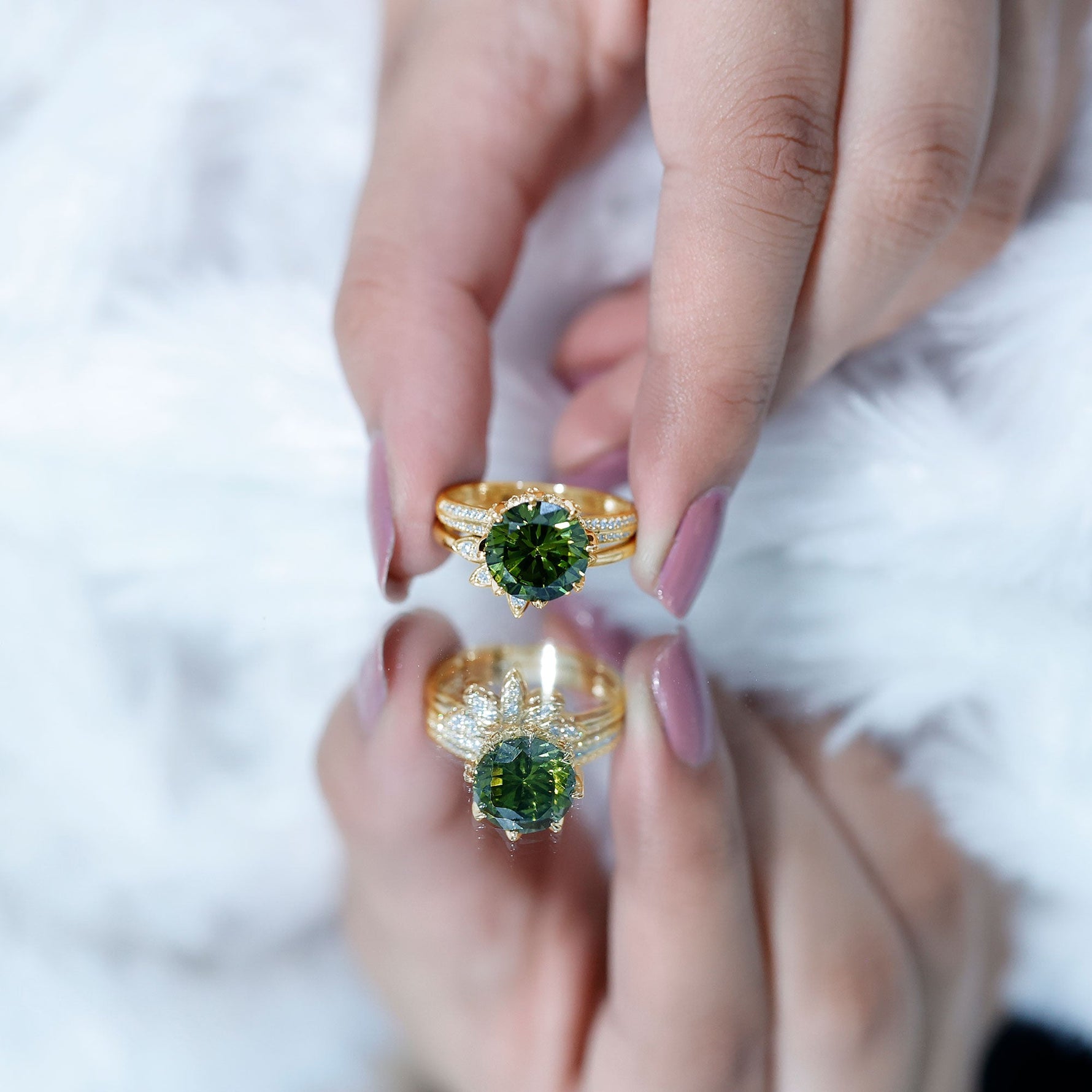 Lab Grown Green Sapphire Flower Wedding Ring Set with Moissanite