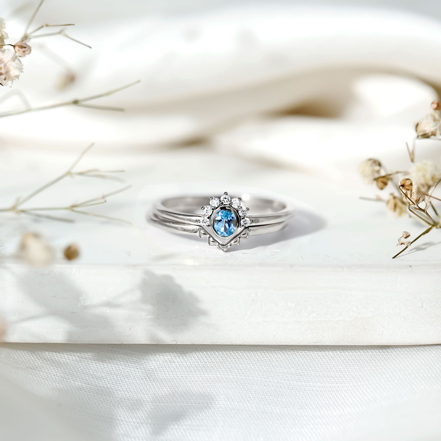 Oval Cut Aquamarine Wedding Ring Set with Diamond Halo