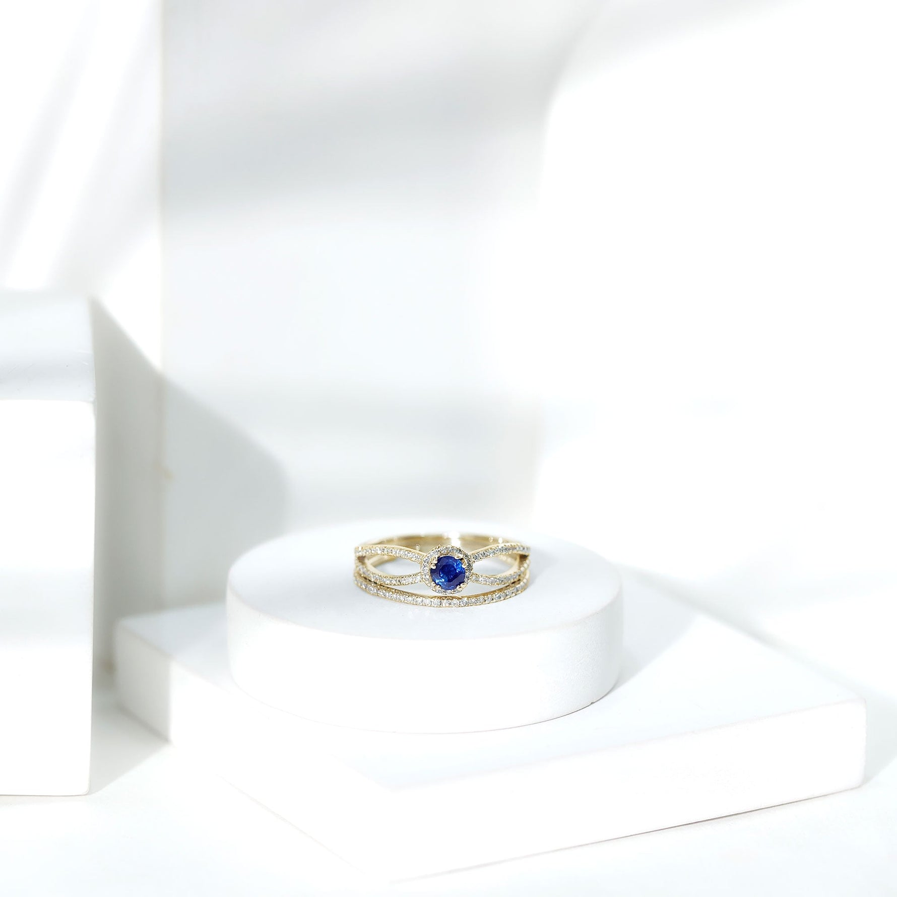 Blue Sapphire Wedding Ring Set with Diamond