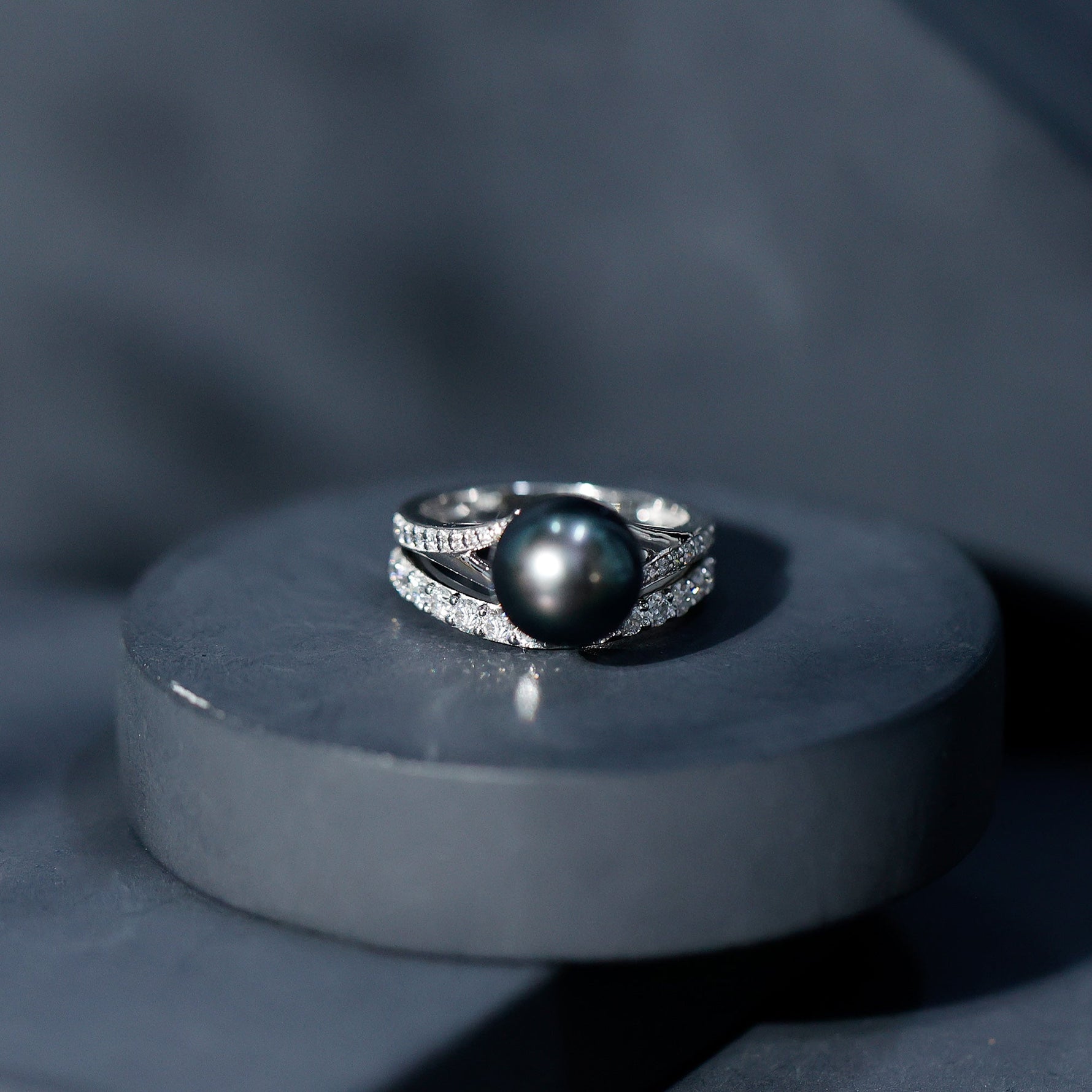 Designer Tahitian Black Pearl Wedding Ring Set with Moissanite