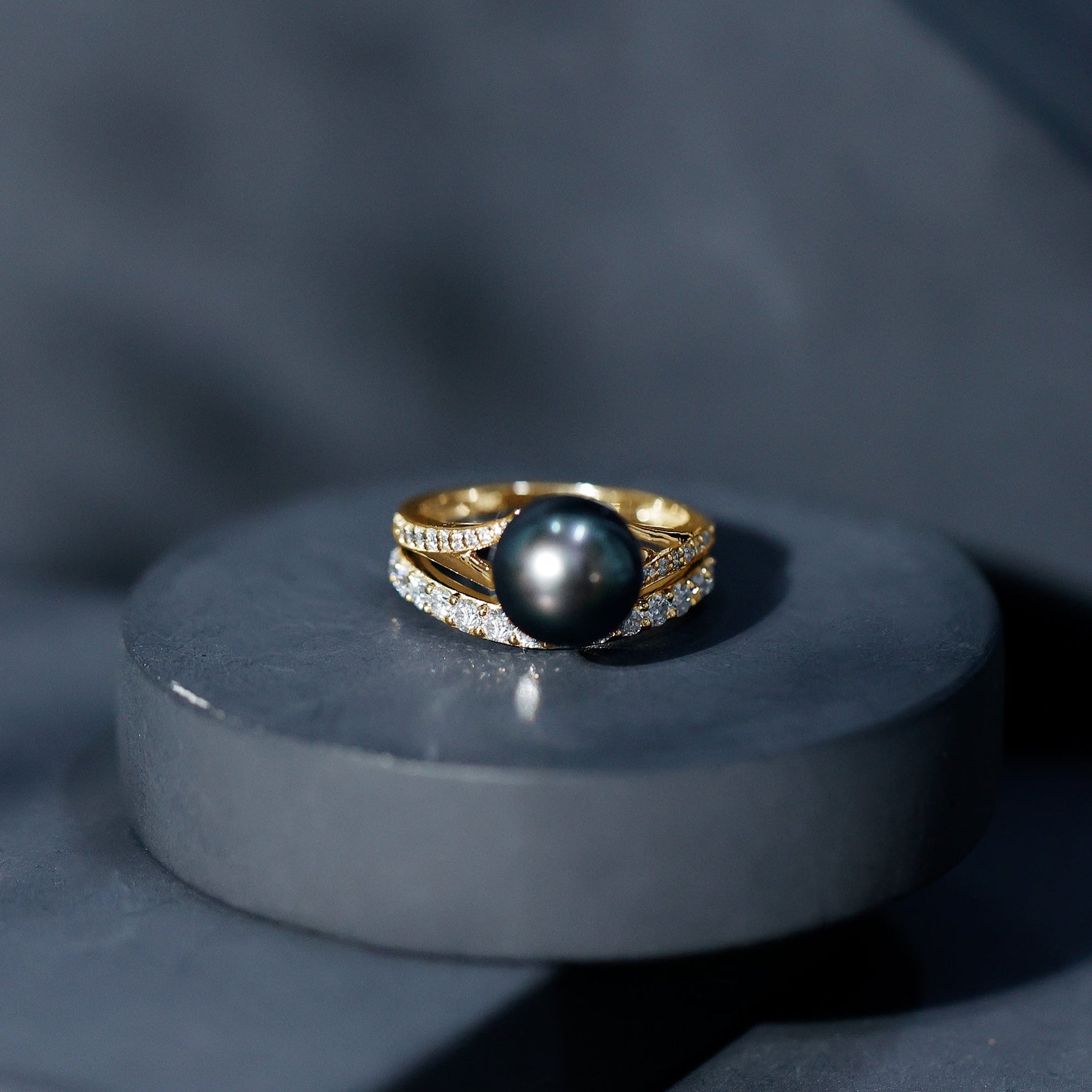 Designer Tahitian Black Pearl Wedding Ring Set with Moissanite