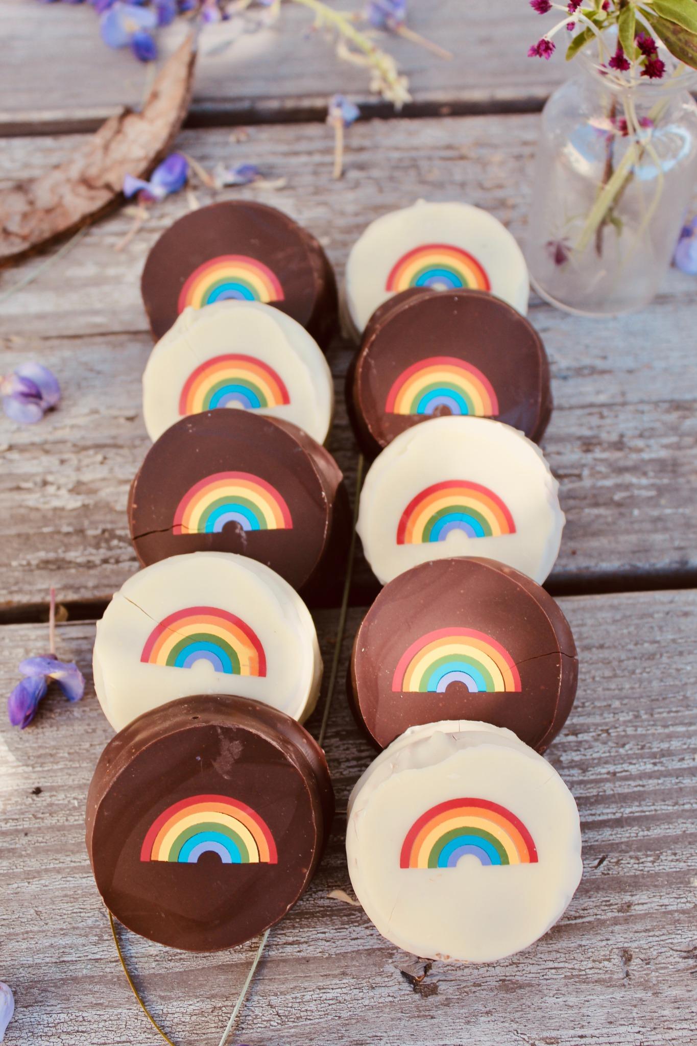 Alfajores with Design: Rainbow Alfajores Box