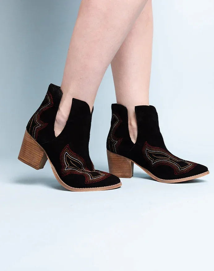 Journee Ankle Boots in Black for Every Occasion - Glamourous Grace