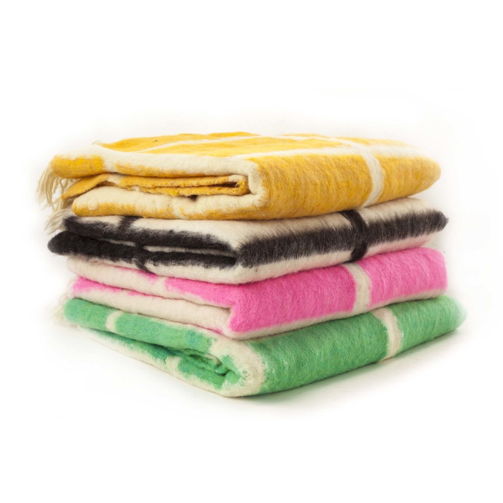 Momos Grid Blanket- Natural White & Neon Pink