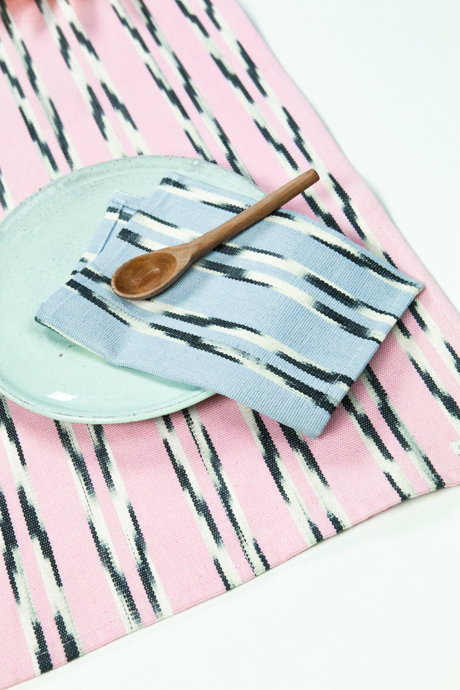 Xela Light Pink Jaspe Table Runner