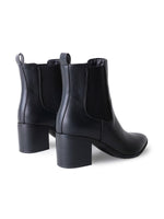 Andi | Black J.Adams