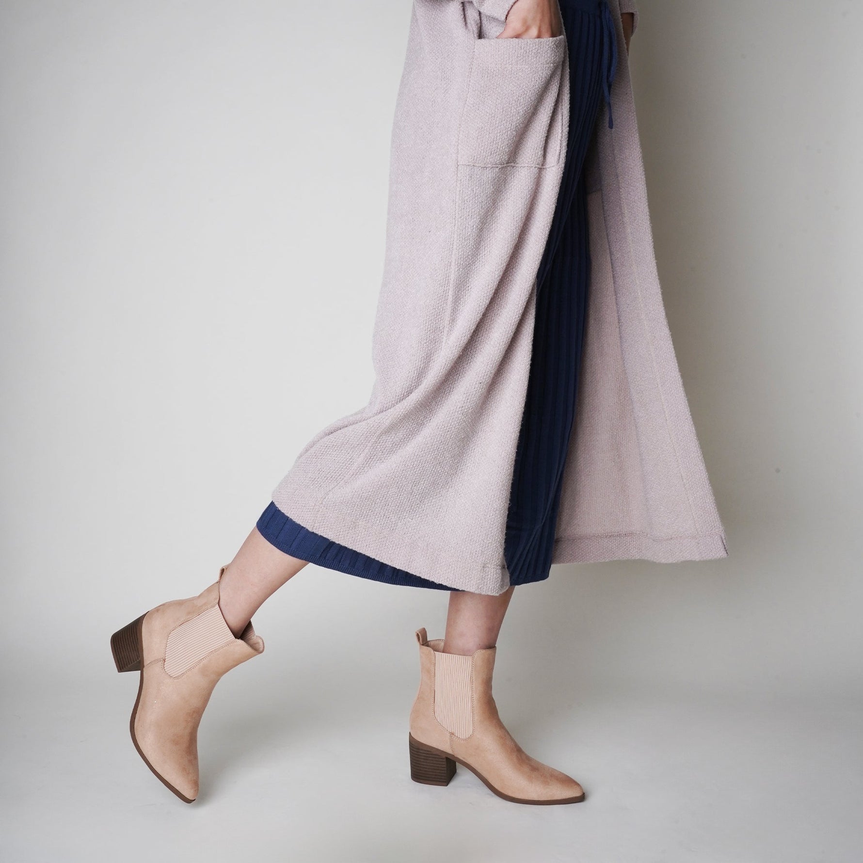 Andi | Beige Suede J.Adams