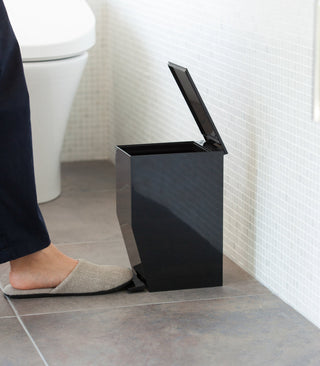 Step Trash Can - By Baano