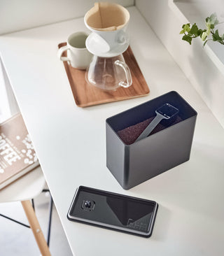 Vacuum-Sealing Coffee Storage - By Baano
