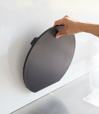 Round Magnetic Cutting Board - By Baano